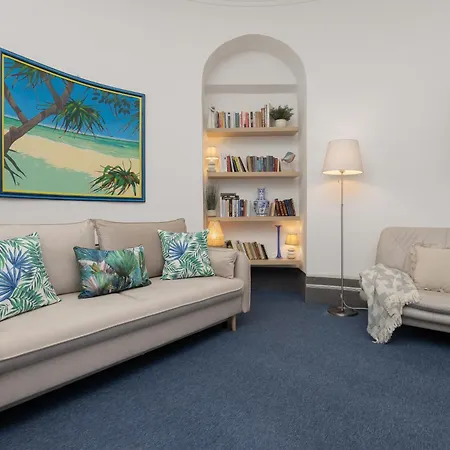 Spacious In The Center By Rent Like