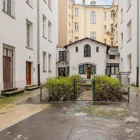 Spacious In The Center By Renters *