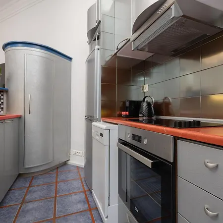 Spacious In The Center By Rent Like